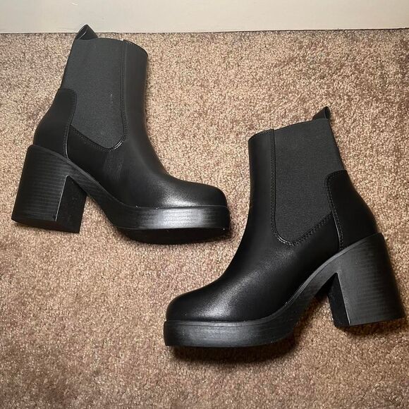 Black Leather Chelsea Boots - Picture 5 of 6
